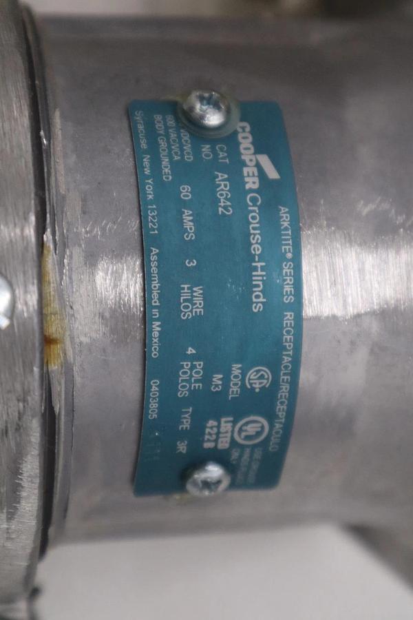 NEW OPEN BOX COOPER CROUSE HINDS AR642 RECEPTACLE STOCK K289A