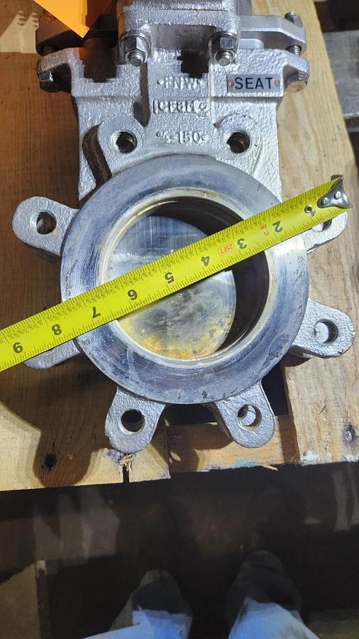 Used FNW VALVE CO, SIZE: 4, BODY: CF8M 4" MANUAL VALVE STOCK PF - 200