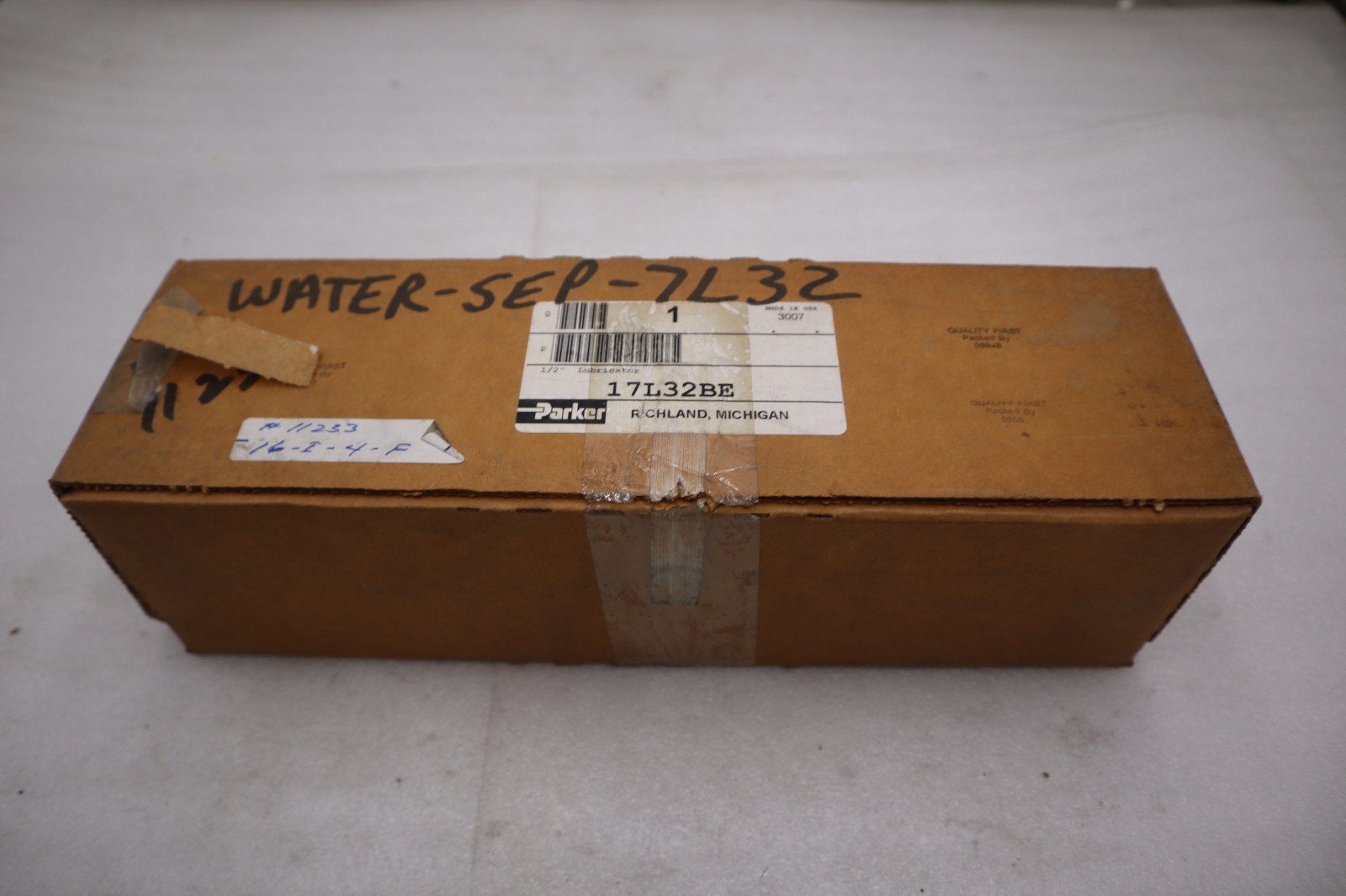 Used NEW OPEN BOX Parker 17L32BE Lubricator STOCK GF204A