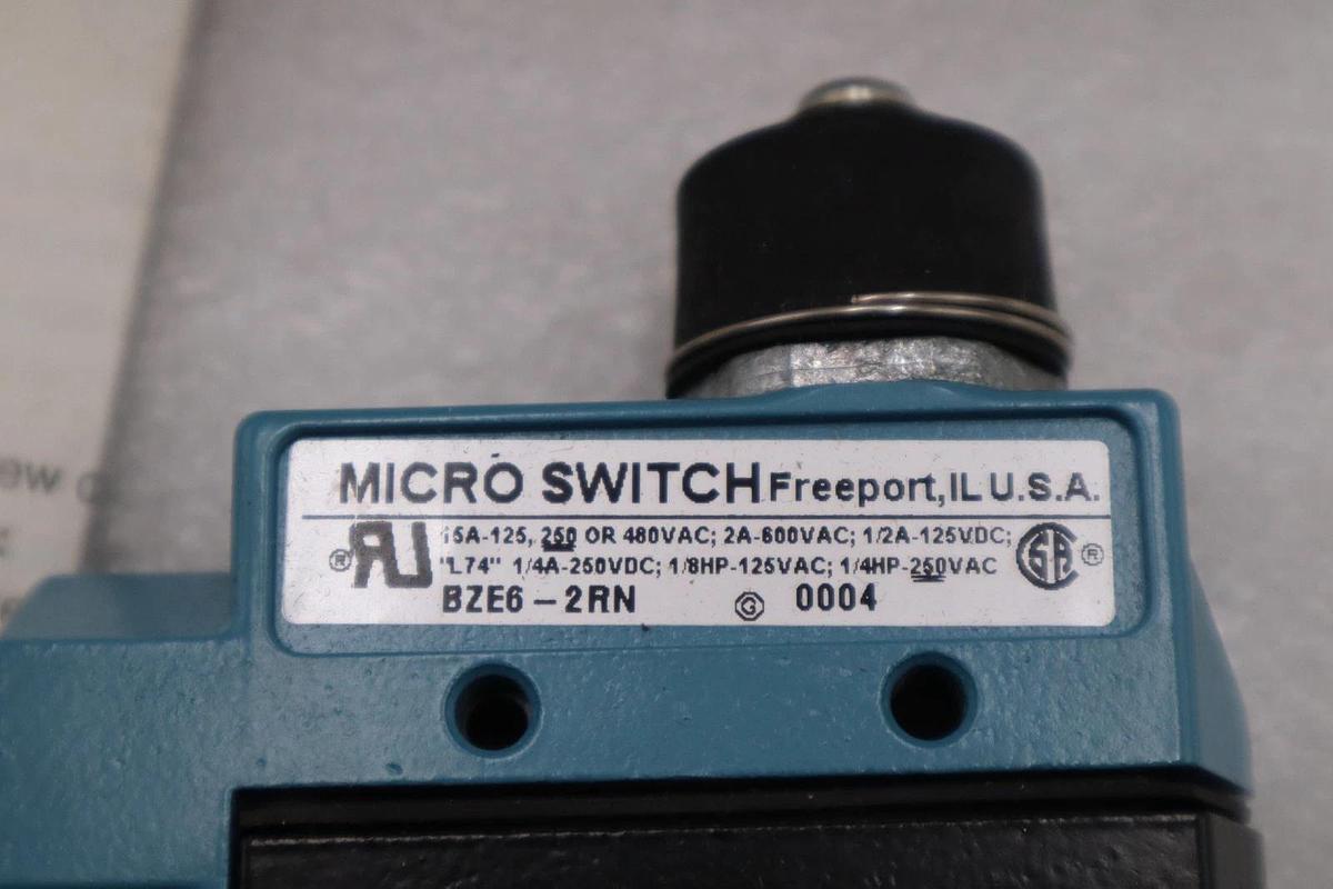 NEW OPEN BOX Honeywell BZE6-2RN Micro Limit Switch BZE62RN STK K2104CC