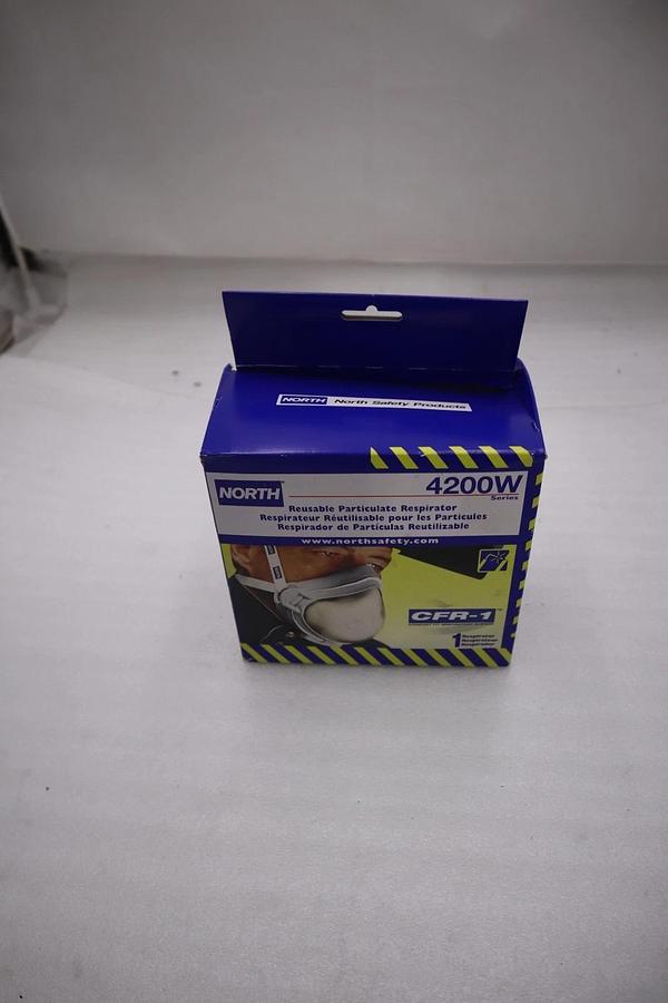 LOT OF 2 NEW North 4200W Resable Particulate Respirator STK H1875