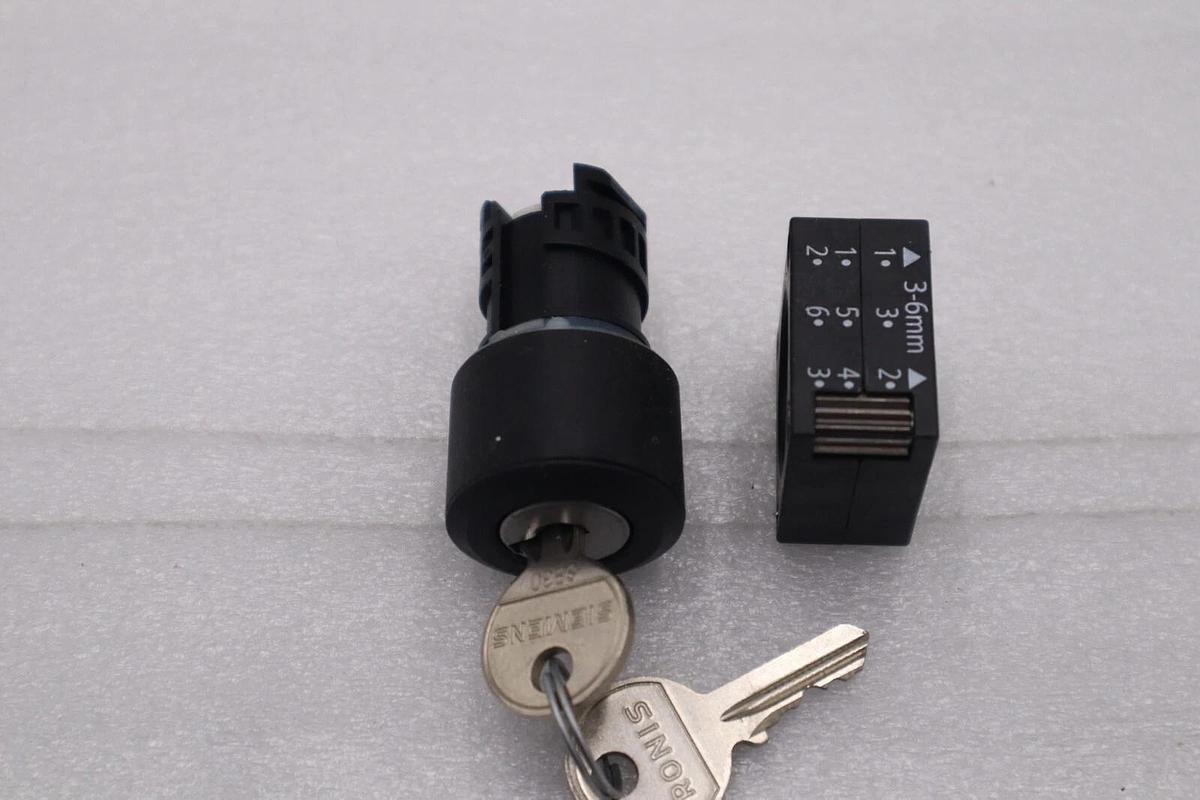 Used NEW Siemens 3SB3 000-4DD01 Key Operated Switch STOCK L-393-C