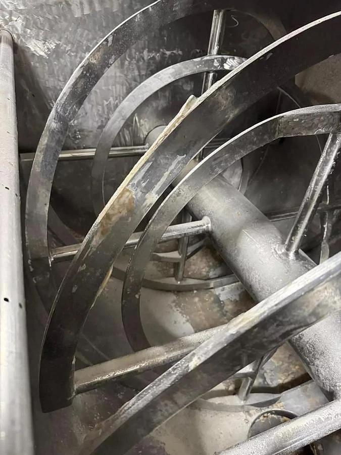 Used STAINLESS STEEL RIBBON BLENDER APPROXIMATELY 200 CUBIC FEET