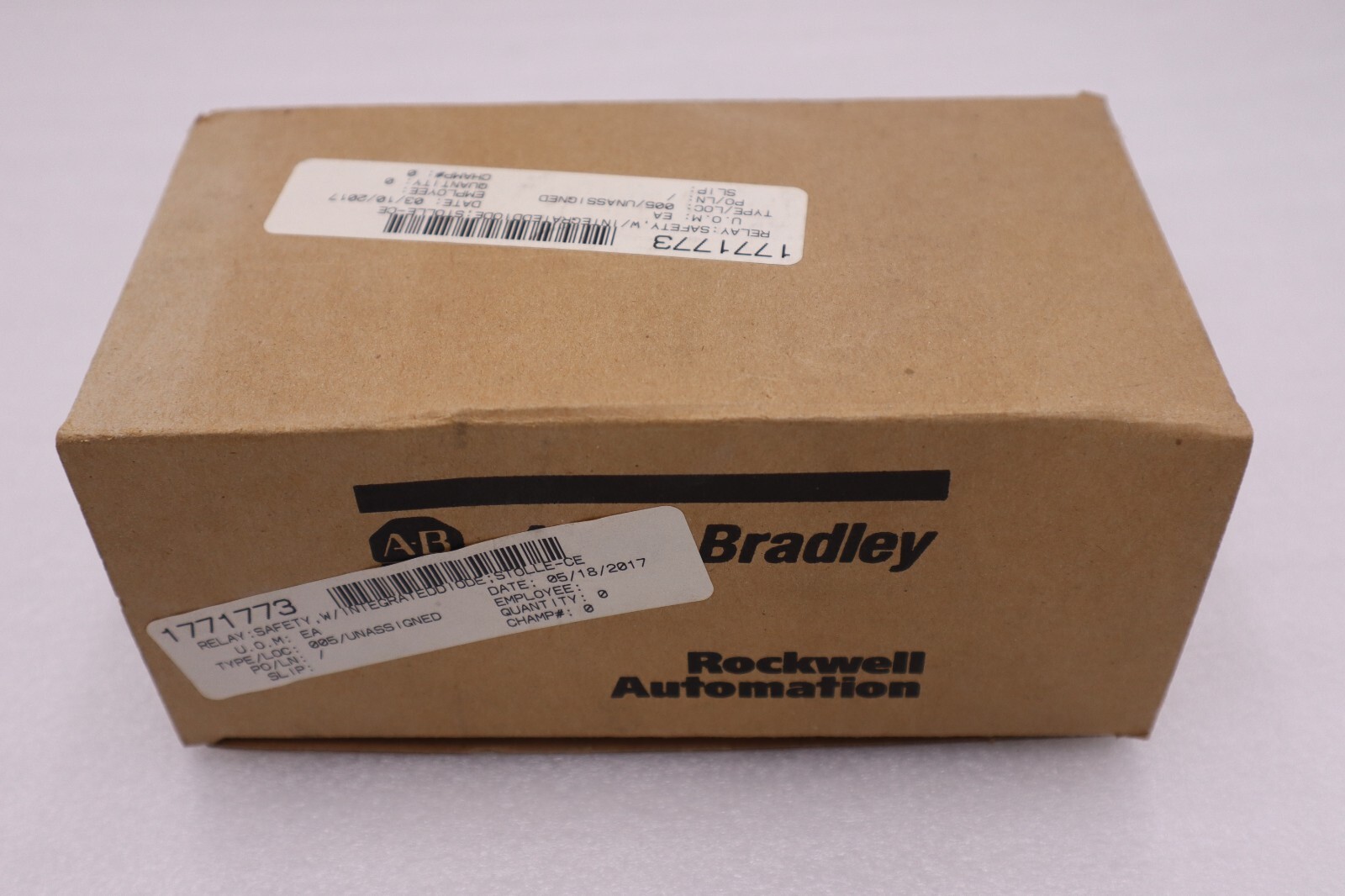 NEW ALLEN BRADLEY 700S-CF530EJC SAFETY CONTROL RELAY 24VDC STOCK H29A