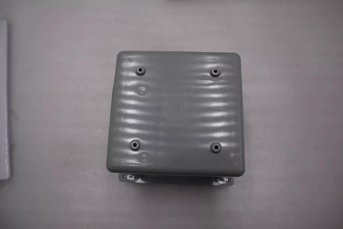 Rosemount 6888XI-1OXY-02-00-00-00-00-00 Conductivity Analyzer NEW UNIT #5912