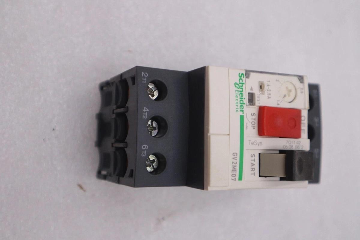 LOT OF 3 --- NEW OPEN BOX Schneider GV2ME07 circuit breaker STK K333A