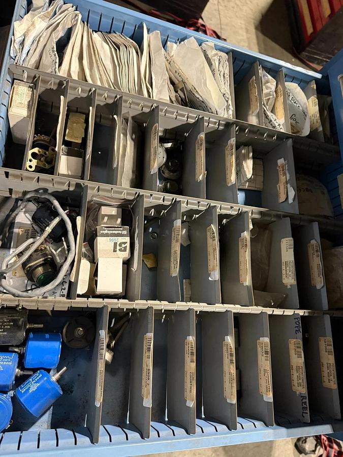 Used LYON 11 DRAWER CABINET MSS II SAFETYLINK 30"X28"X60" (NO CONTENTS)