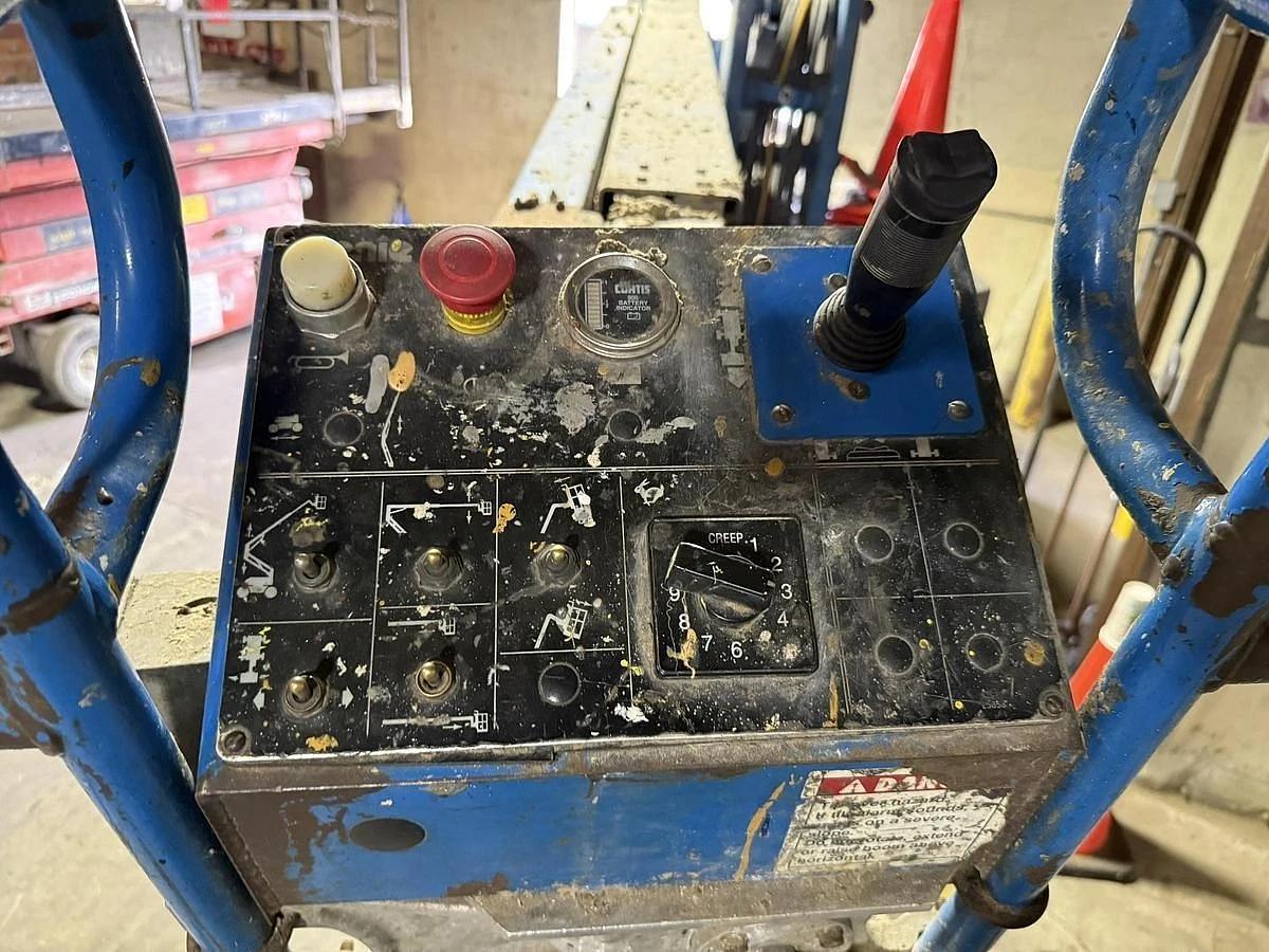 Used GENIE BOOM LIFT MODEL Z-30/20 LIFT CAPACITY 500 LBS 1,900 HOURS GOOD WORKING