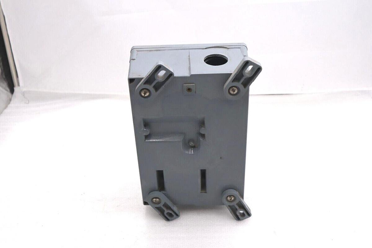 Used HUBBELL HBL430MI5W WIRING DEVICE CIRCUIT LOCK 30 A 600 V 20 HP #L-215