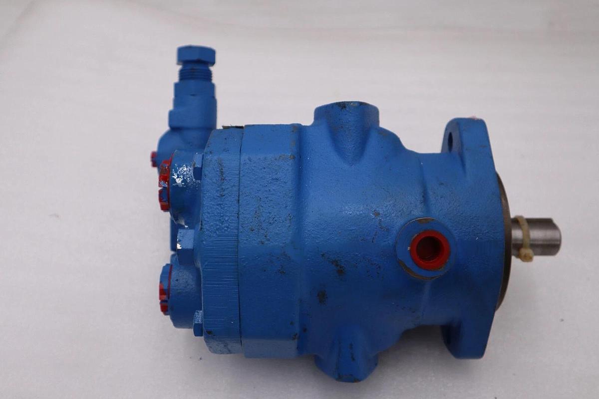 EATON PVQ10A2R NEW-NO BOX HYDRAULIC PUMP 02-466286 STOCK H945