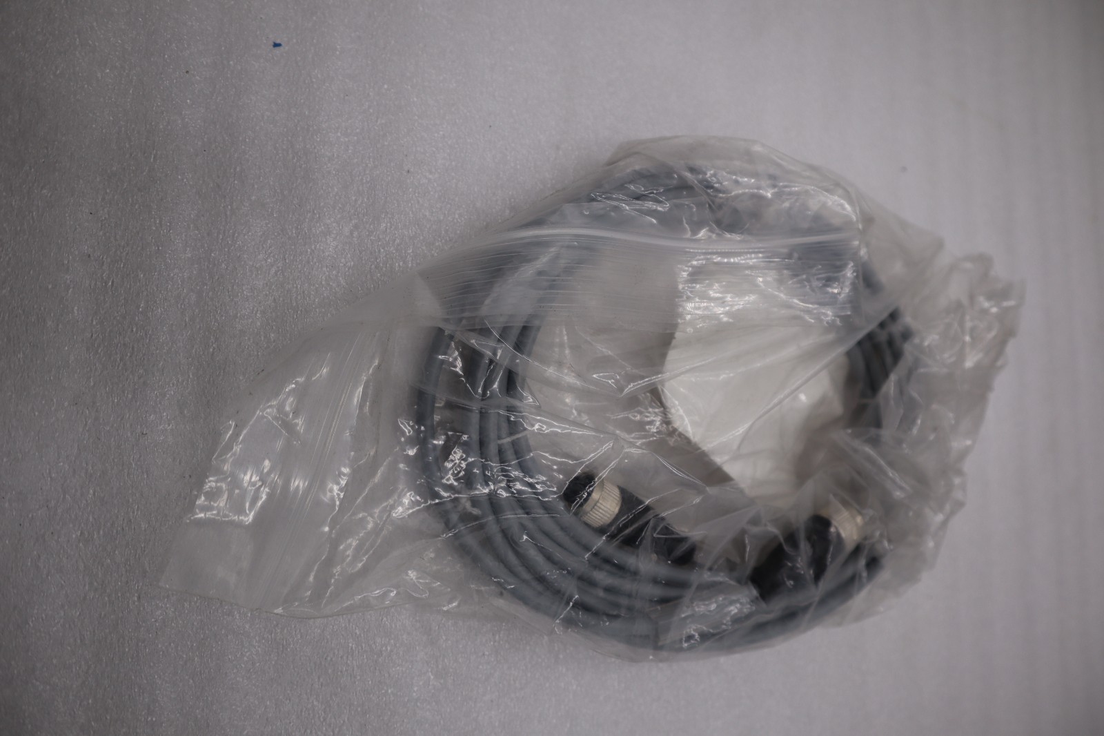 LOT OF 2 - PEPPERL & FUCHS V1-G-2M-PVC CABLE - STOCK H1399