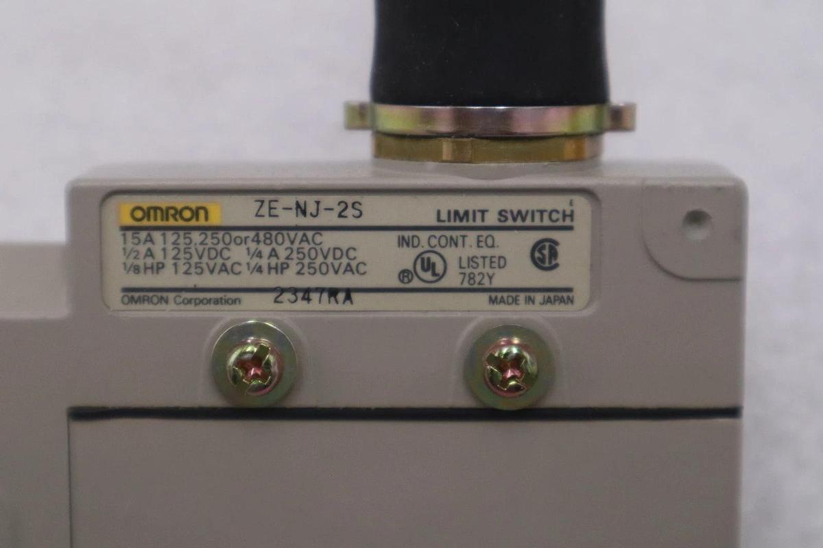 NEW OPEN BOX Omron Limit switch ZE-NJ-2S ZENJ2S STOCK K1620A