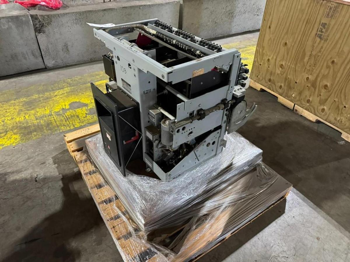 Used GENERAL ELECTRIC LOW VOLTAGE POWER CIRCUIT BREAKER AKR-6D-100 4000 AMPS
