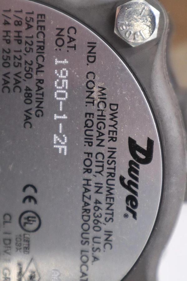 Used 1950-1-2F Dwyer- Pressure Switch- 114037-03 NEW WITH BOX STOCK G389A