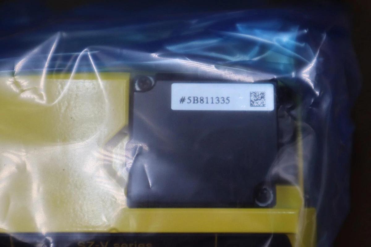 Used Keyence SZ-V04 Safety Laser Scanner - NEW IN BOX - STOCK GF67