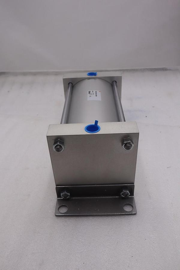 Used SMC NCA1L600-0800-DUT00738 250PSI NEW UNIT TWO AVAILABLE STOCK S-307