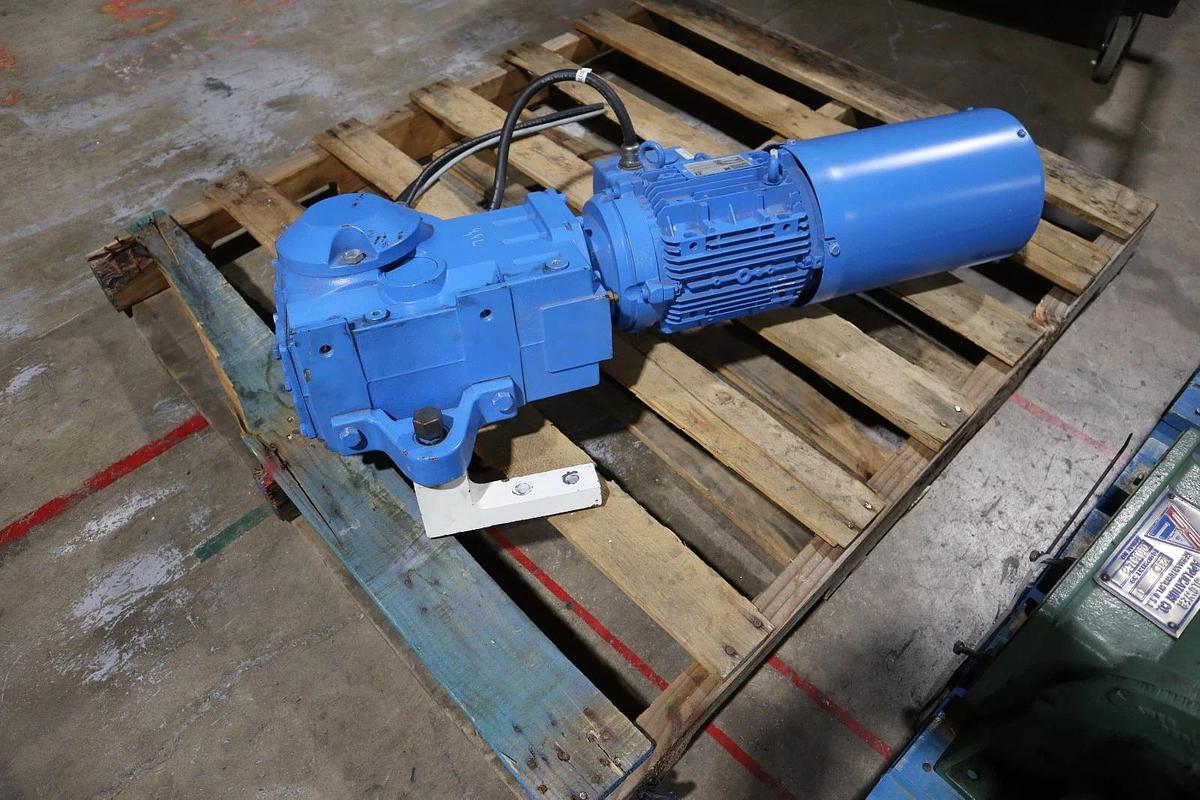 SIEMENS 2KJ1504-5FL13-9DM1-Z Gearmotor, 230/460, NEW UNIT STOCK HP136