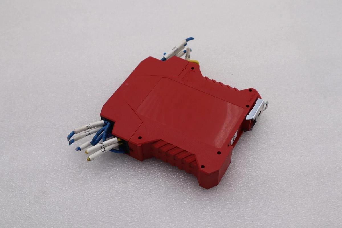 Used Allen Bradley 440R-N23132 /C, Safety Relay, Guard Master MSR127TP STOCK L-695