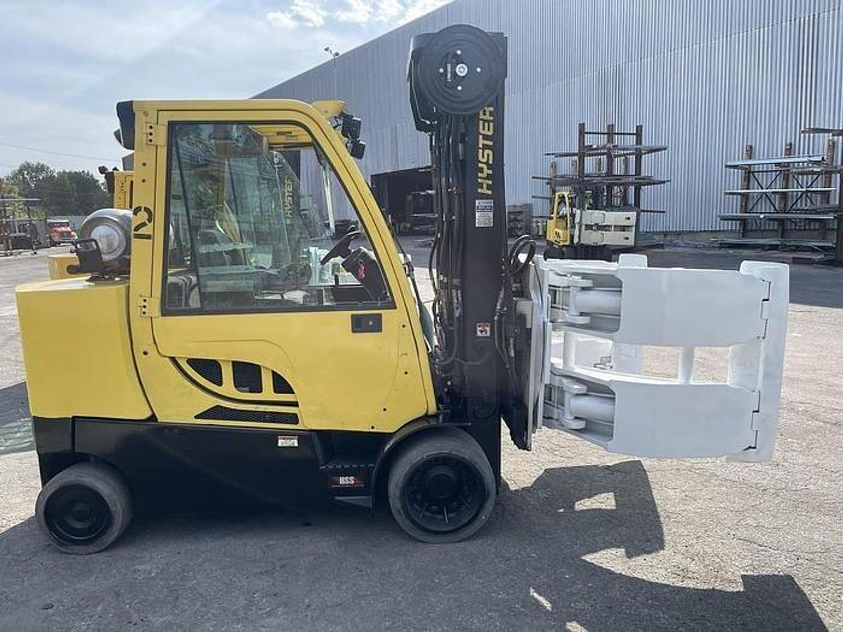 Used 12,000 POUND HYSTER MODEL S120FTPRS ENCLOSED CAB ROLL CLAMP FORKLIFT MFG. 2017