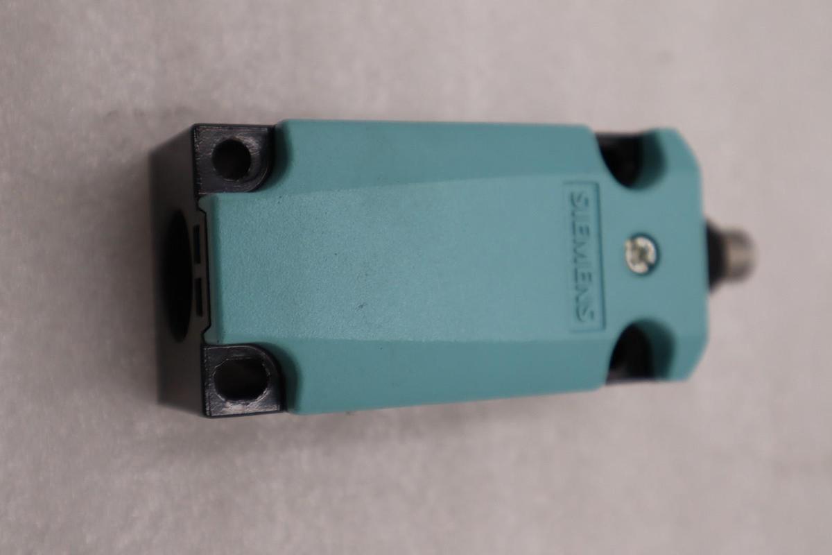 Used SIEMENS 3SE5112-0CC02 / 3SE51120CC02 NEW NO BOX STOCK H1157A