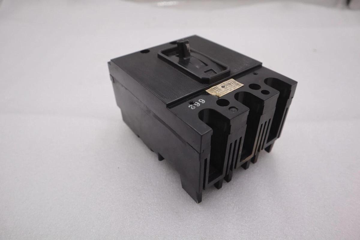 Used ITE CIRCUIT BREAKER EE3B015 15 AMP 3 POLE 240 VAC 125/250 VDC STOCK B-618