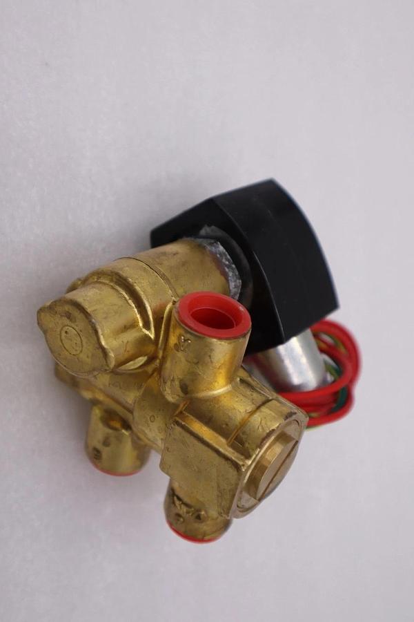 ASCO EF8321G002 Solenoid Valve  3-Way NC 3/8"  NEW UNIT STOCK H1172A