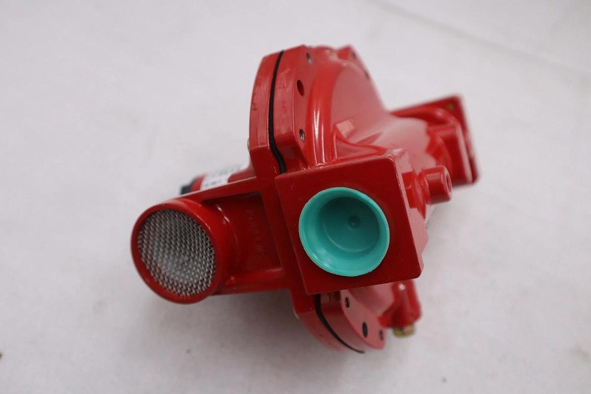 R622H-JGJ 1st Stage Regulator, 8-12 psig Spring, POL x 3/4" NPT NEW WITH BOX