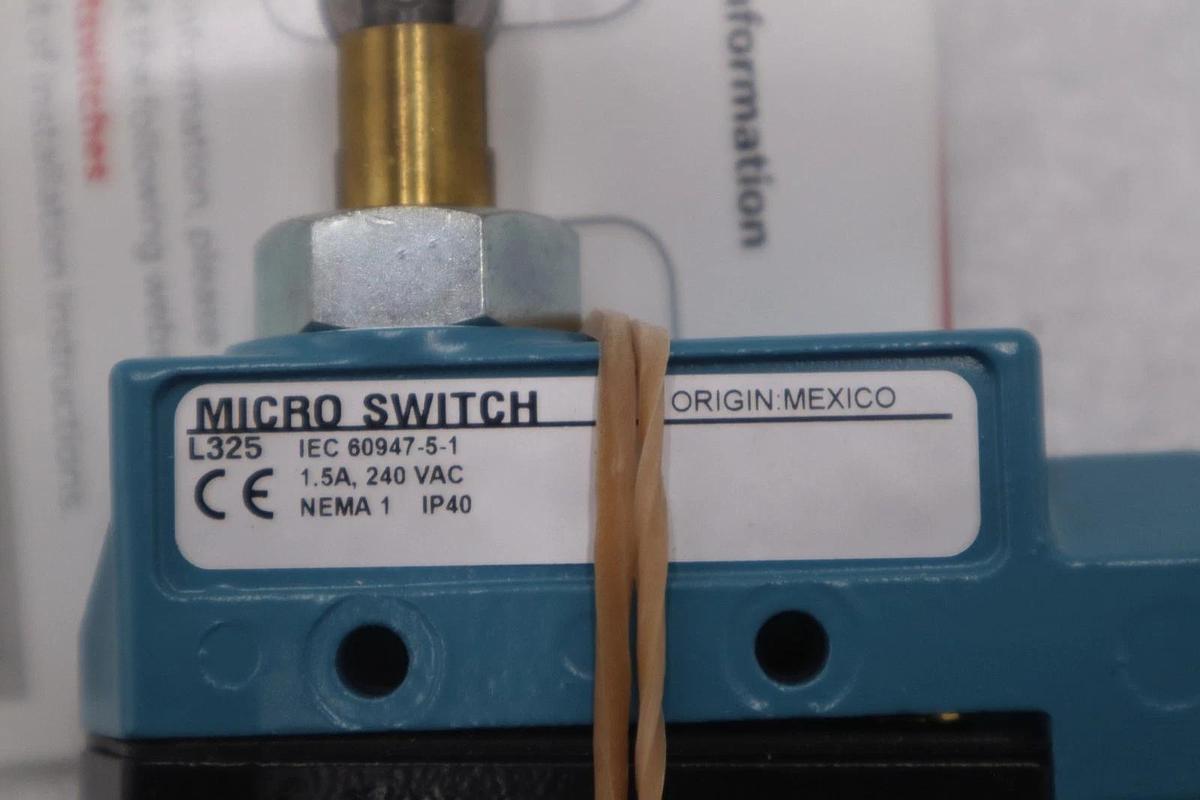 Used HONEYWELL BZE6-2RQ8 MICRO SWITCH NEW IN BOX STOCK G-134B
