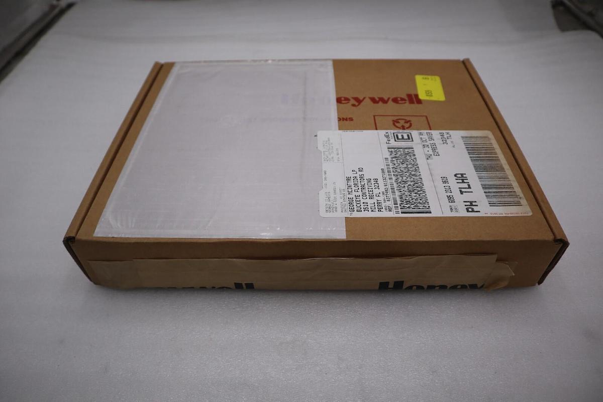 NEW IN BOX HONEYWELL 4DP7APXAD211 / 4DP7APXAD-211-RP STOCK G599