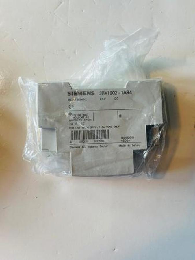 Used Siemens 3RV1902-1AB4 Undervoltage Trigger #K-682