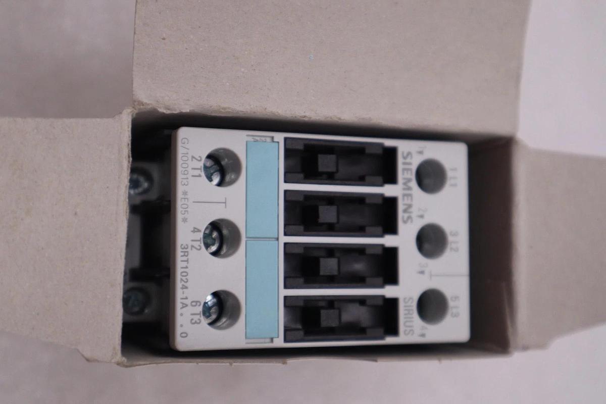 SIEMENS 3RT1024-1AK60 CONTACTOR STOCK #K-3914A