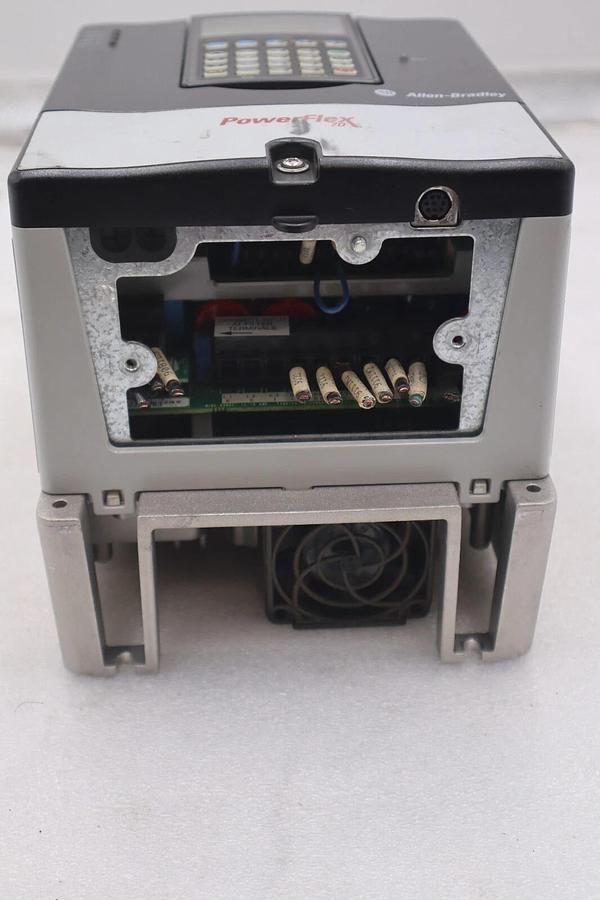 Used 20AD8P0A3AYNANC0 ALLEN BRADLEY POWERFLEX 70 5HP AC DRIVE 480 VOLT STOCK 3298