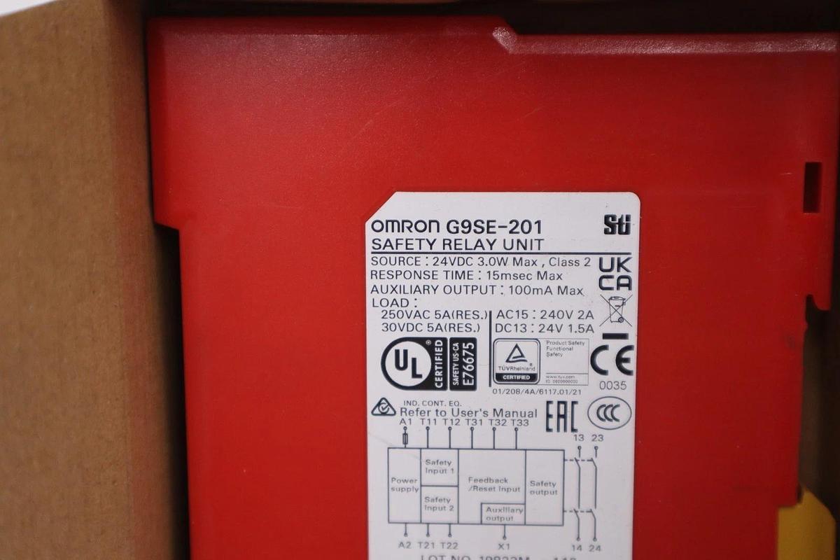 Used NEW OPEN BOX G9SE-201 OMRON G9SE-201 Safety Relay STOCK K-3992CC