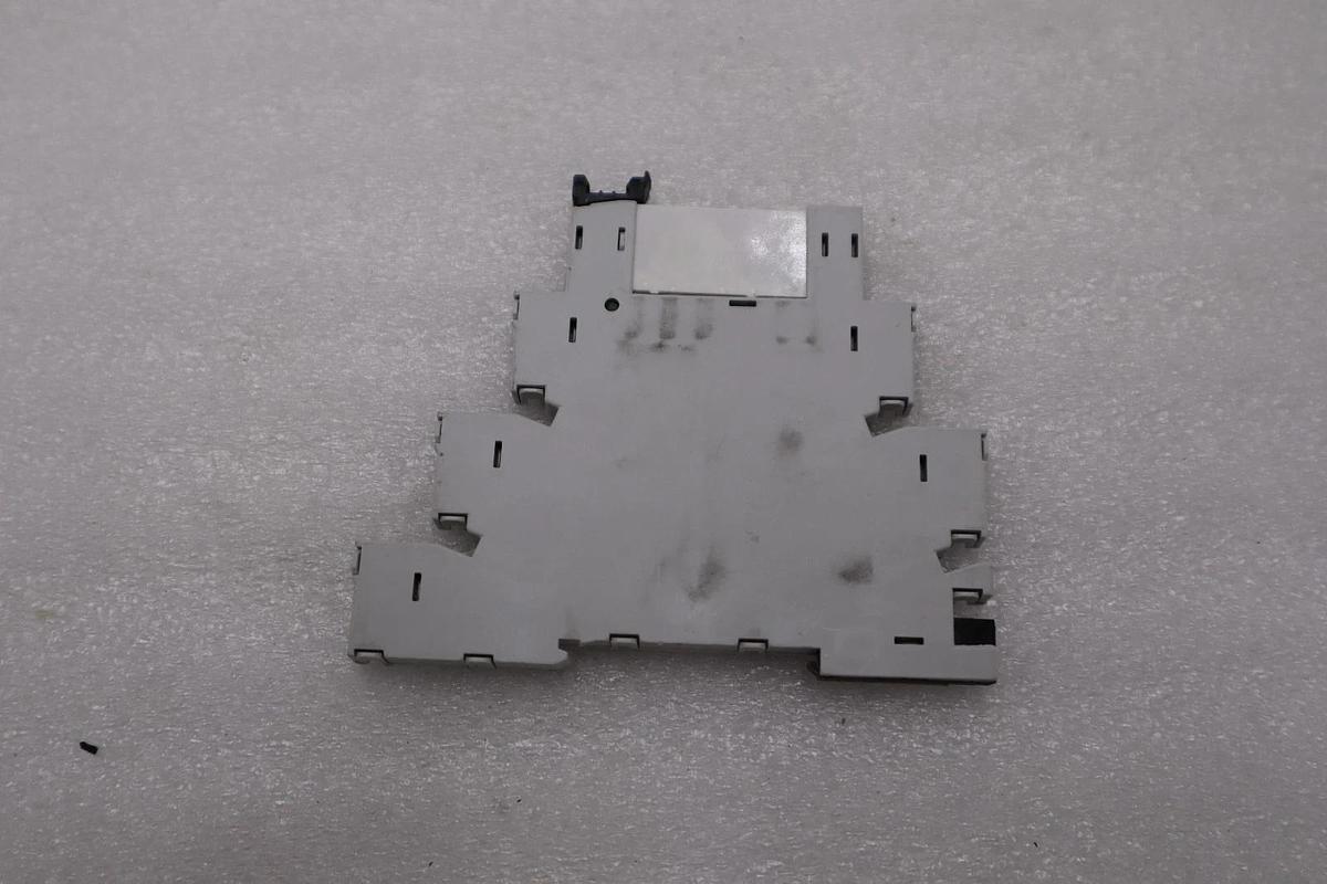 LOT OF 5 - Allen-Bradley 700-HLT1L1/A Interposing/Isolation Relay STOCK H1094A