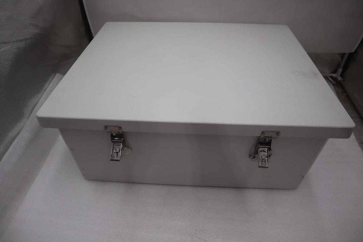 HAMMOND MANUFACTURING PJ20168T BOX FIBERGLASS 21.59"L X 17.59"W - STOCK GF961