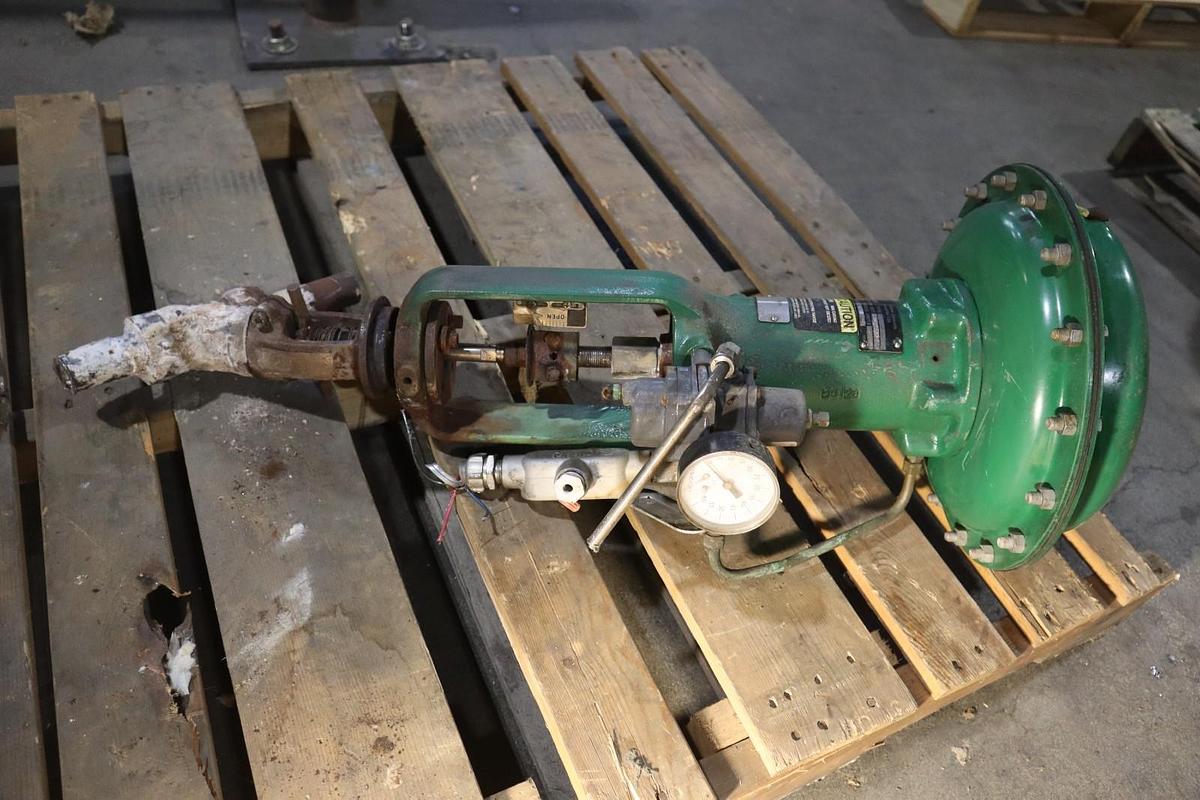 Used Fisher Control Valve Size 40 With 667 Pneumatic Actuator