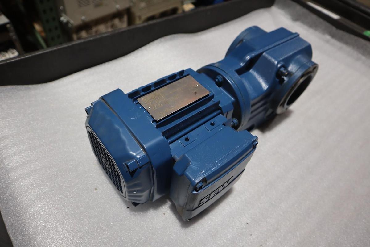 Used SEW EURODRIVE KAZ37 DRN71MS4 / KAZ37DRN71MS4 - NEW NO BOX - STOCK SGF71