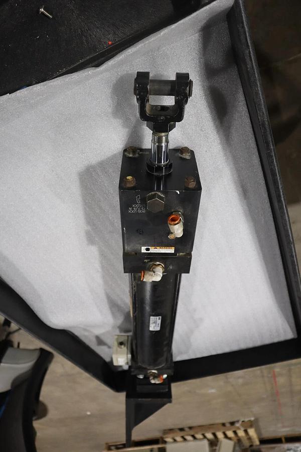 Used Parker Cylinders 04.00 CBB2AJUS14A 15.125 Series 2AJ STOCK M-65