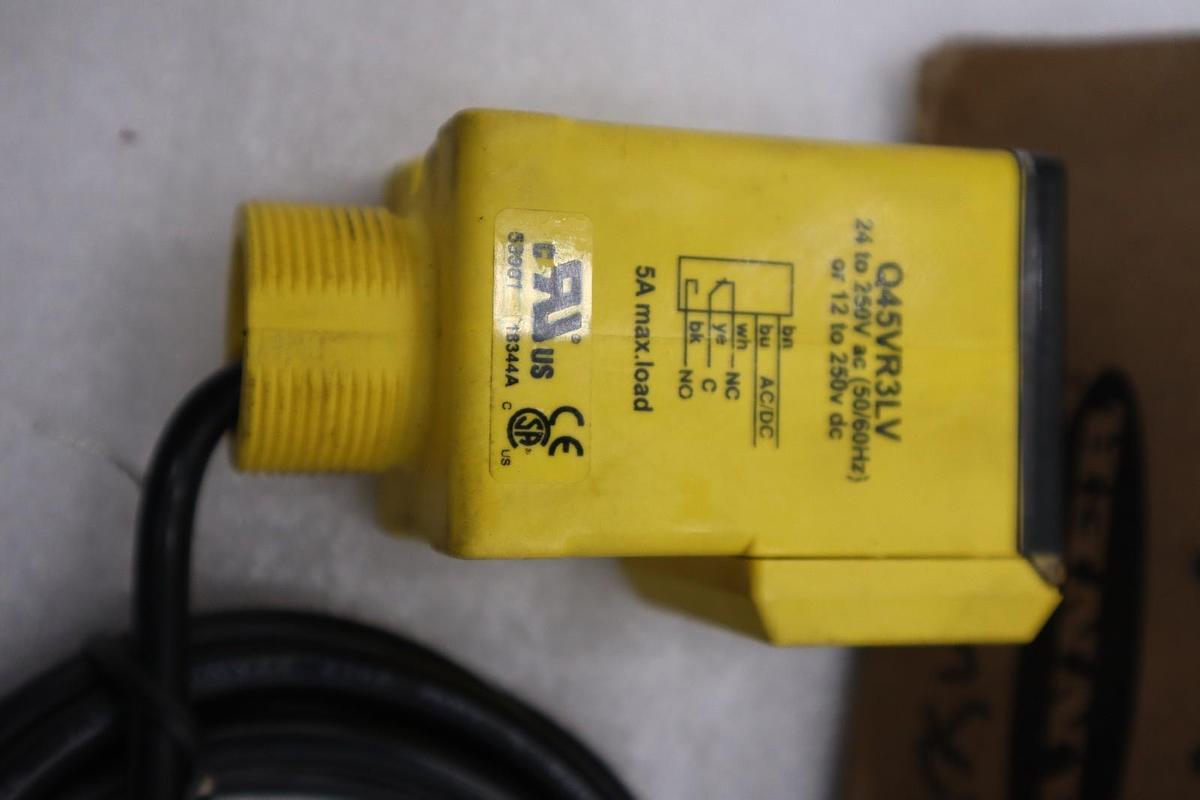 Used NEW OPEN BOX Banner Engineering Q45VR3LV Photoelectric Sensor STK K2081CC