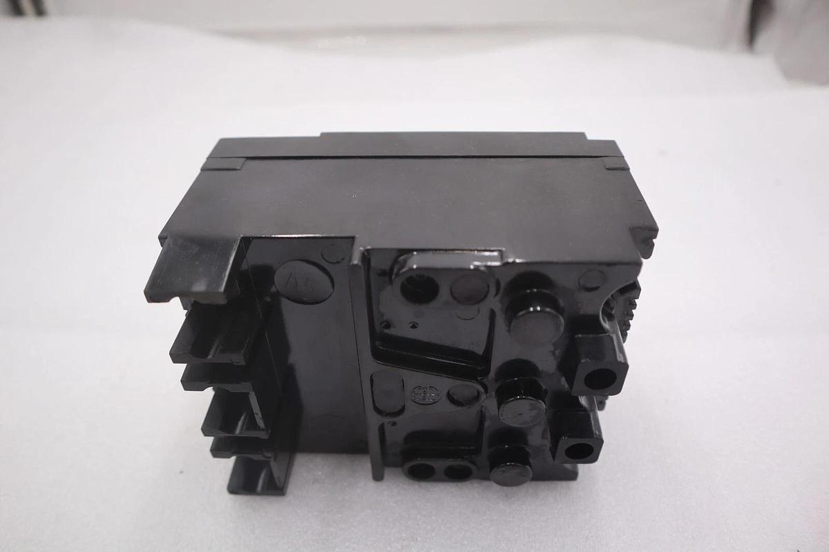 Used ITE CIRCUIT BREAKER EE3B015 15 AMP 3 POLE 240 VAC 125/250 VDC STOCK B-616