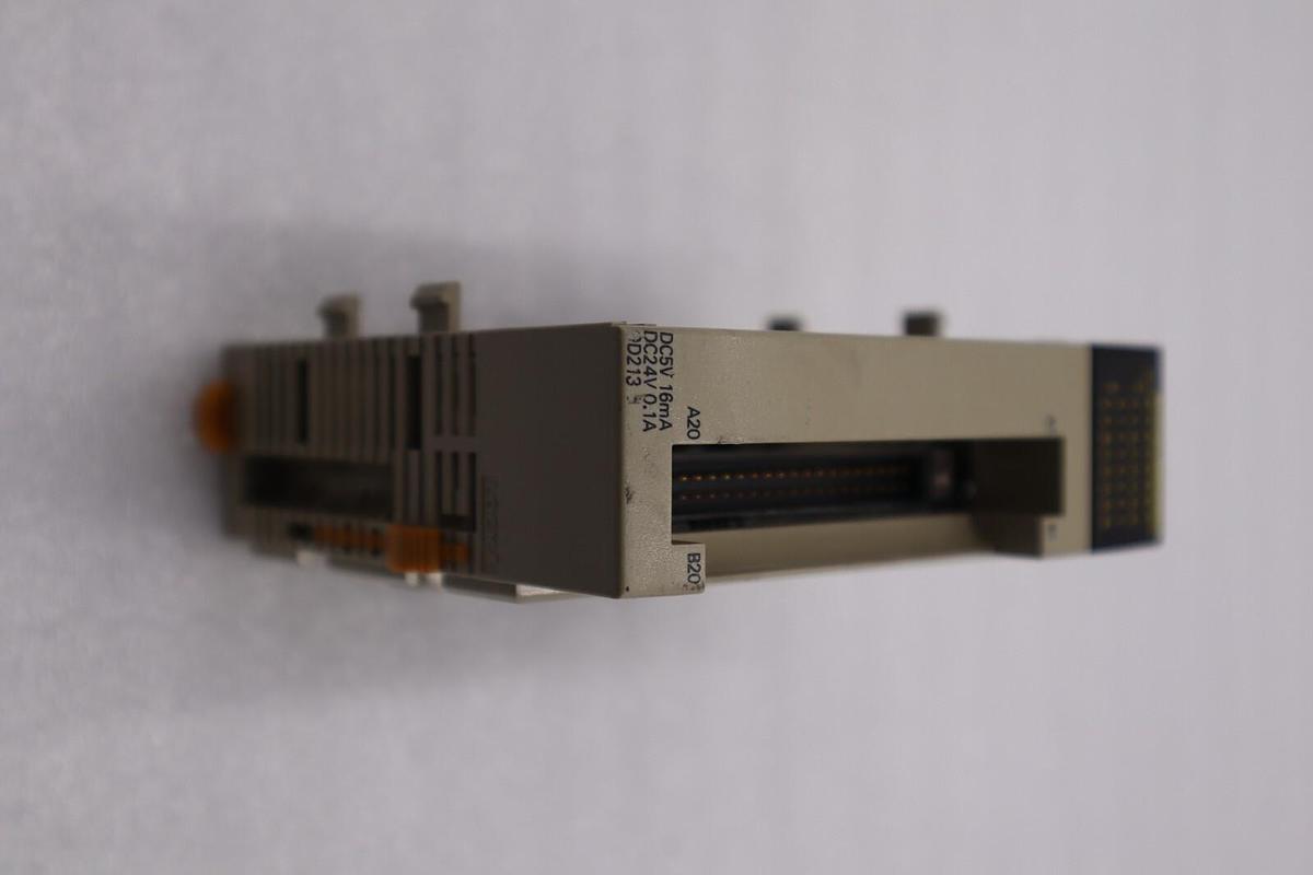 Used OMRON OUTPUT UNIT 5-24VDC CQM1-0D213 STOCK L-507-C
