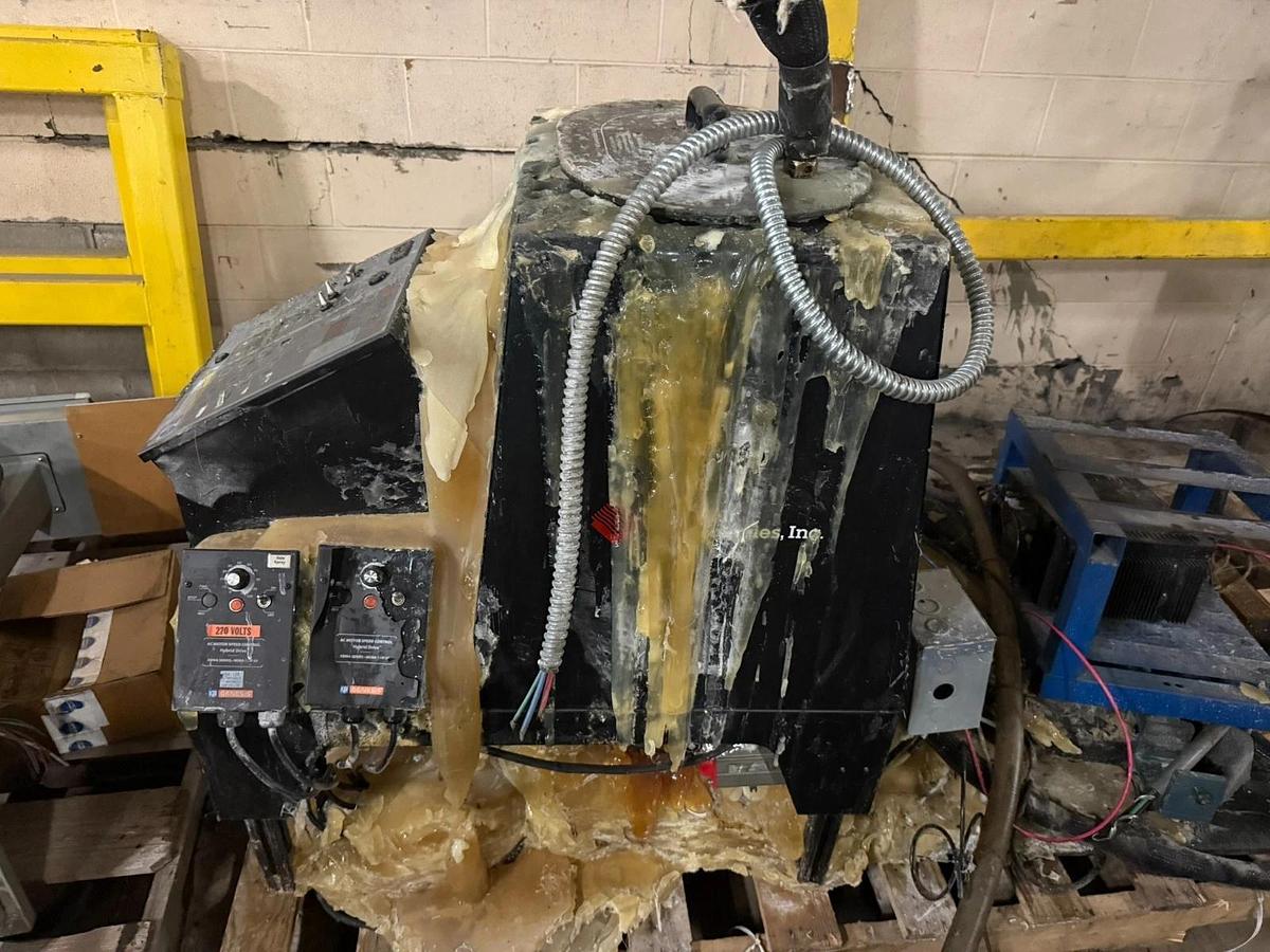 Used NORDSON MODEL 5510 BULK MELTER APPLICATOR SYSTEM