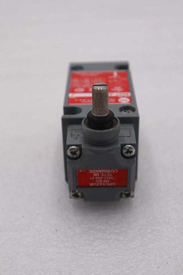 ALLEN BRADLEY 802T-APD OILTIGHT LIMIT SWITCH SER J STOCK #K-2303