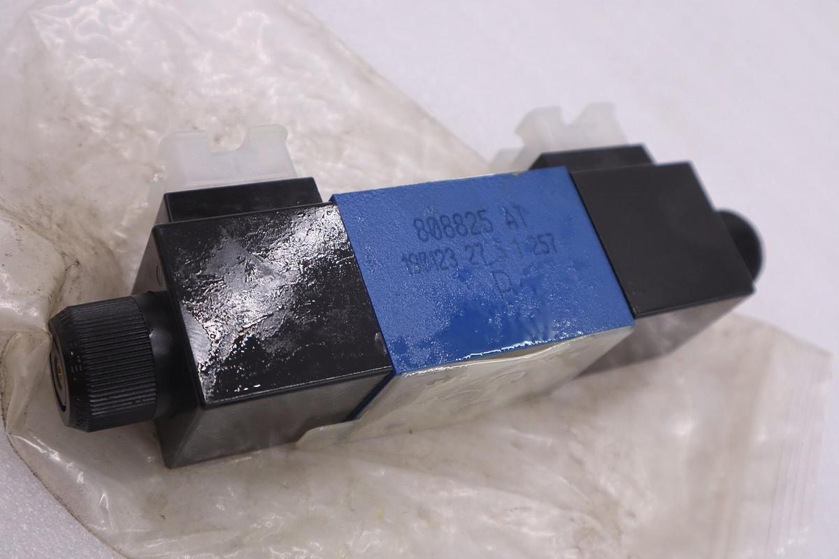 Used REXROTH 4WE6E62/EW110N9K4 R900558641 110/120V NEW NO BOX STOCK K-1143A