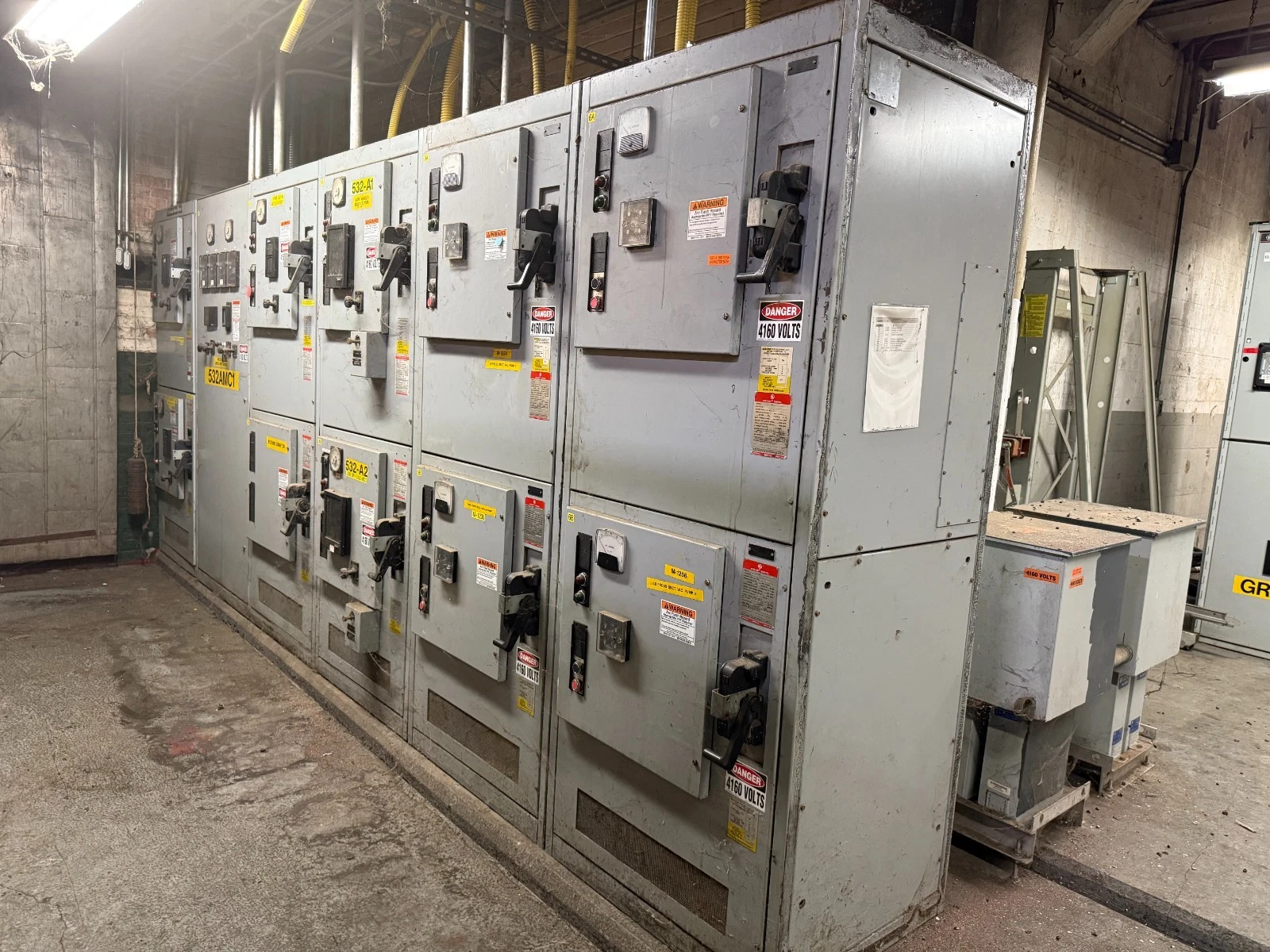 Used GE Limitamp Motor Control 4160 Volt Model CR194A148F2 Complete Switchgear System