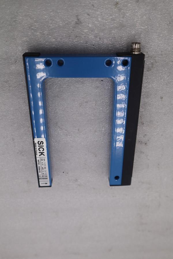 Used SICK WF50-95B416 PE SLOT SENSOR PNP/NPN IR 50MM SLOT WIDTH STOCK B-1517