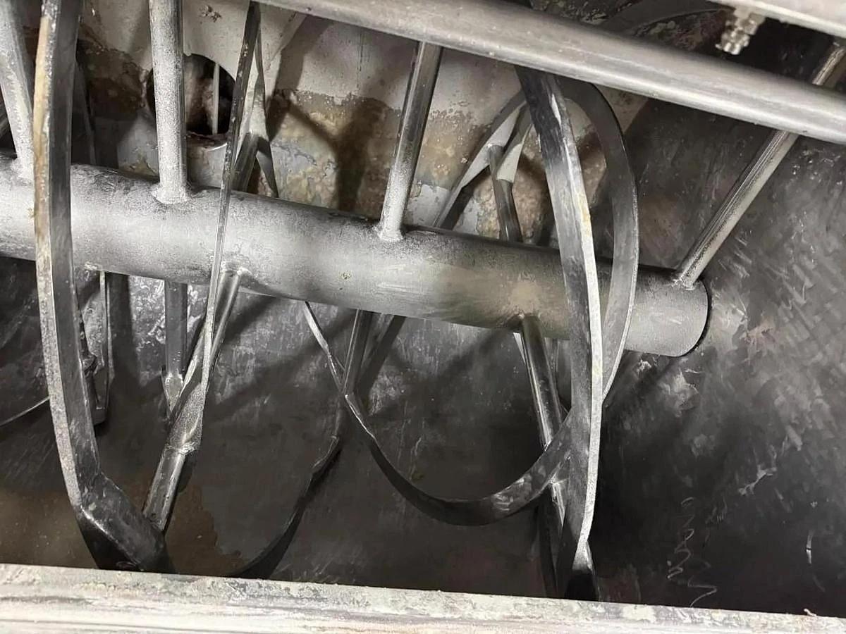 Used STAINLESS STEEL RIBBON BLENDER APPROXIMATELY 200 CUBIC FEET