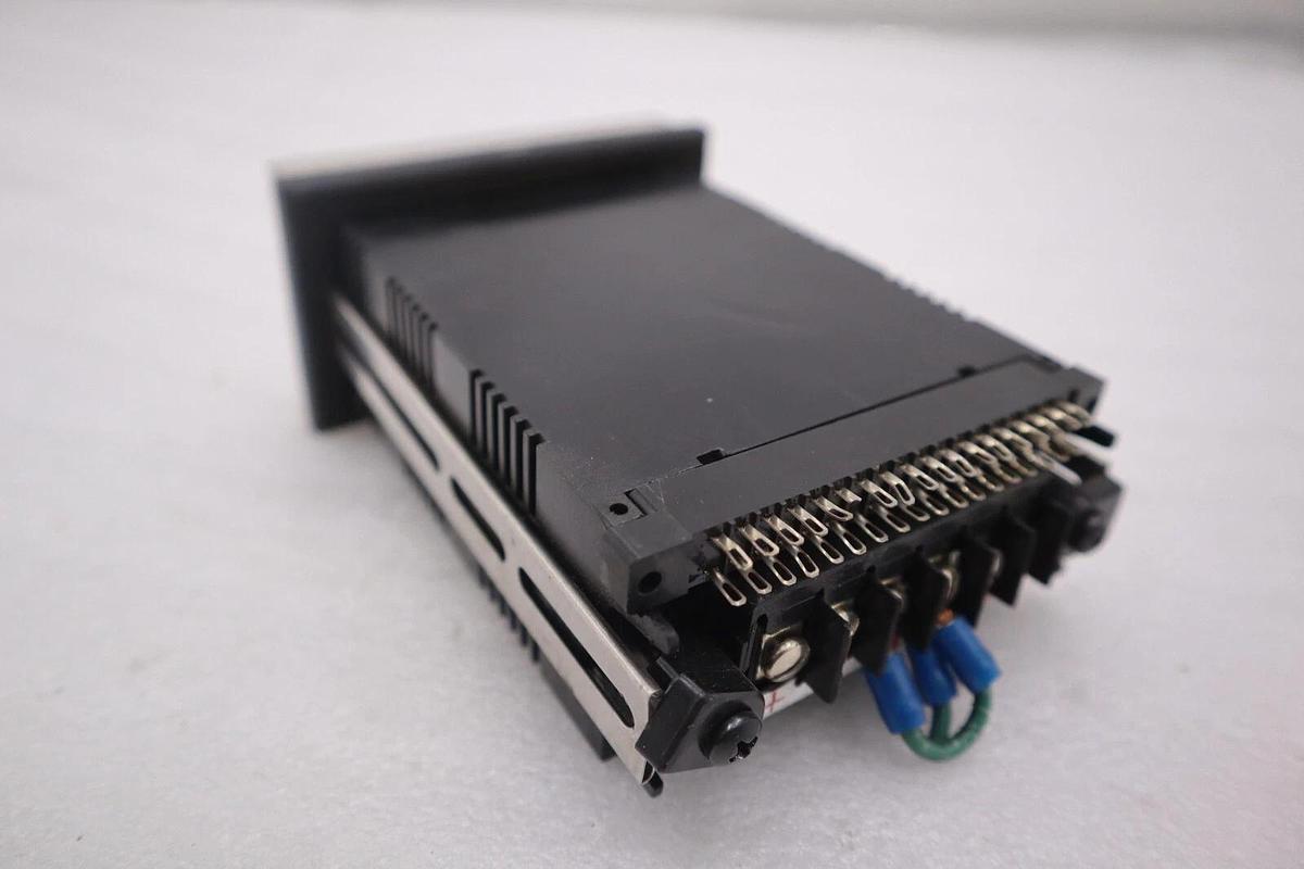 Used NEWPORT QUANTA Q2041 AVR1 Digital Panel Meter #K-2734