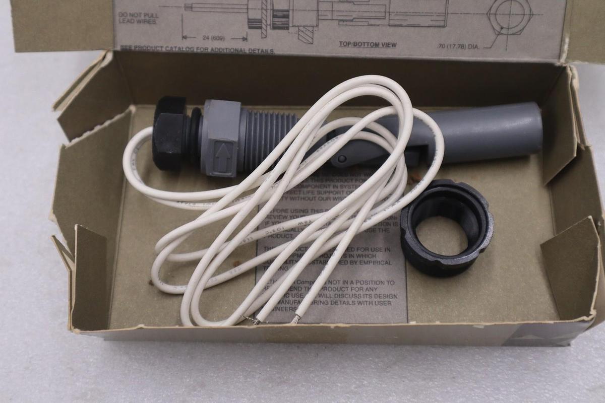 COMPAC ENGINEERING Series 15-650 Float Switch - NEW IN BOX - STOCK 869B
