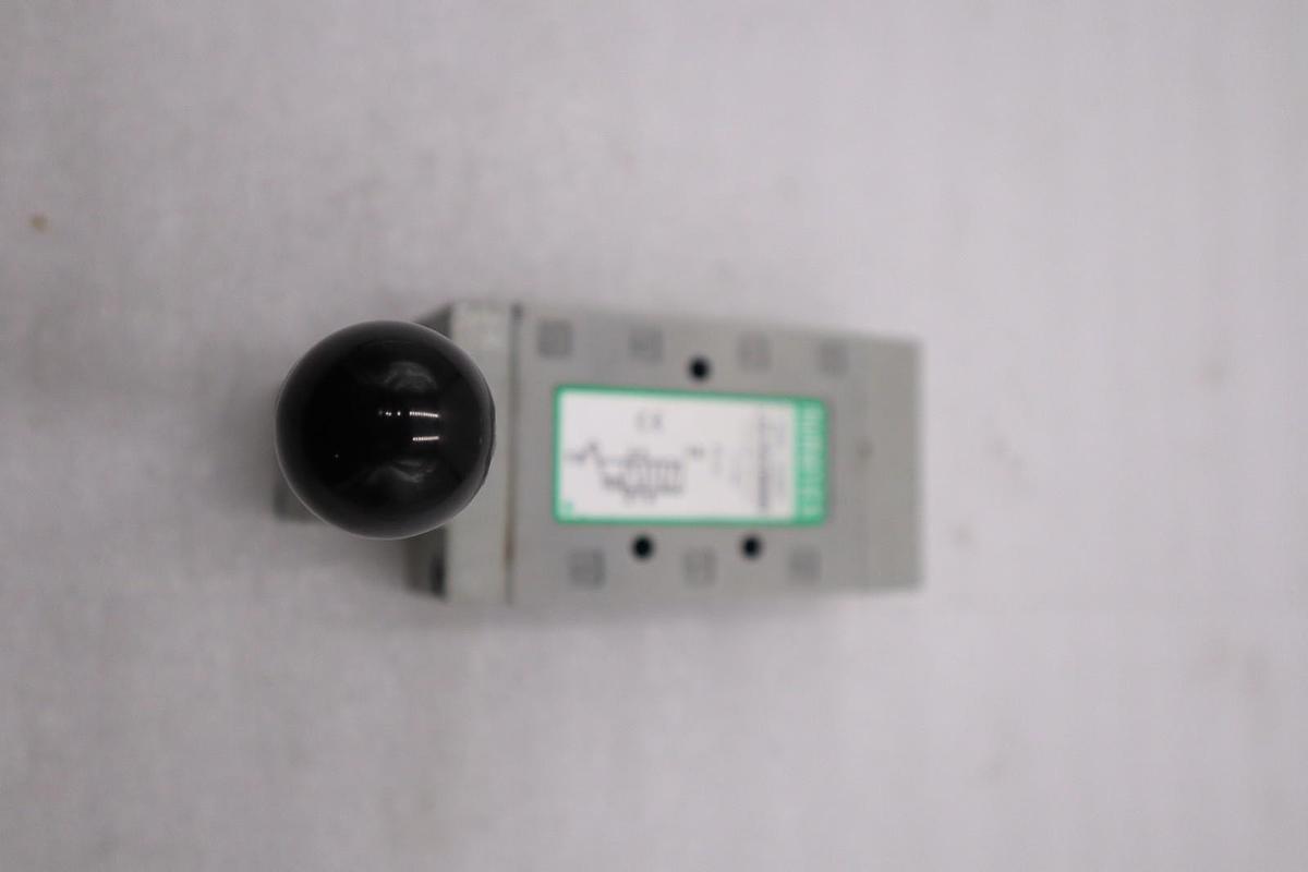Used NEW OPEN BOX Numatics L23LA4520000000 pilot air control valve STOCK H1450A